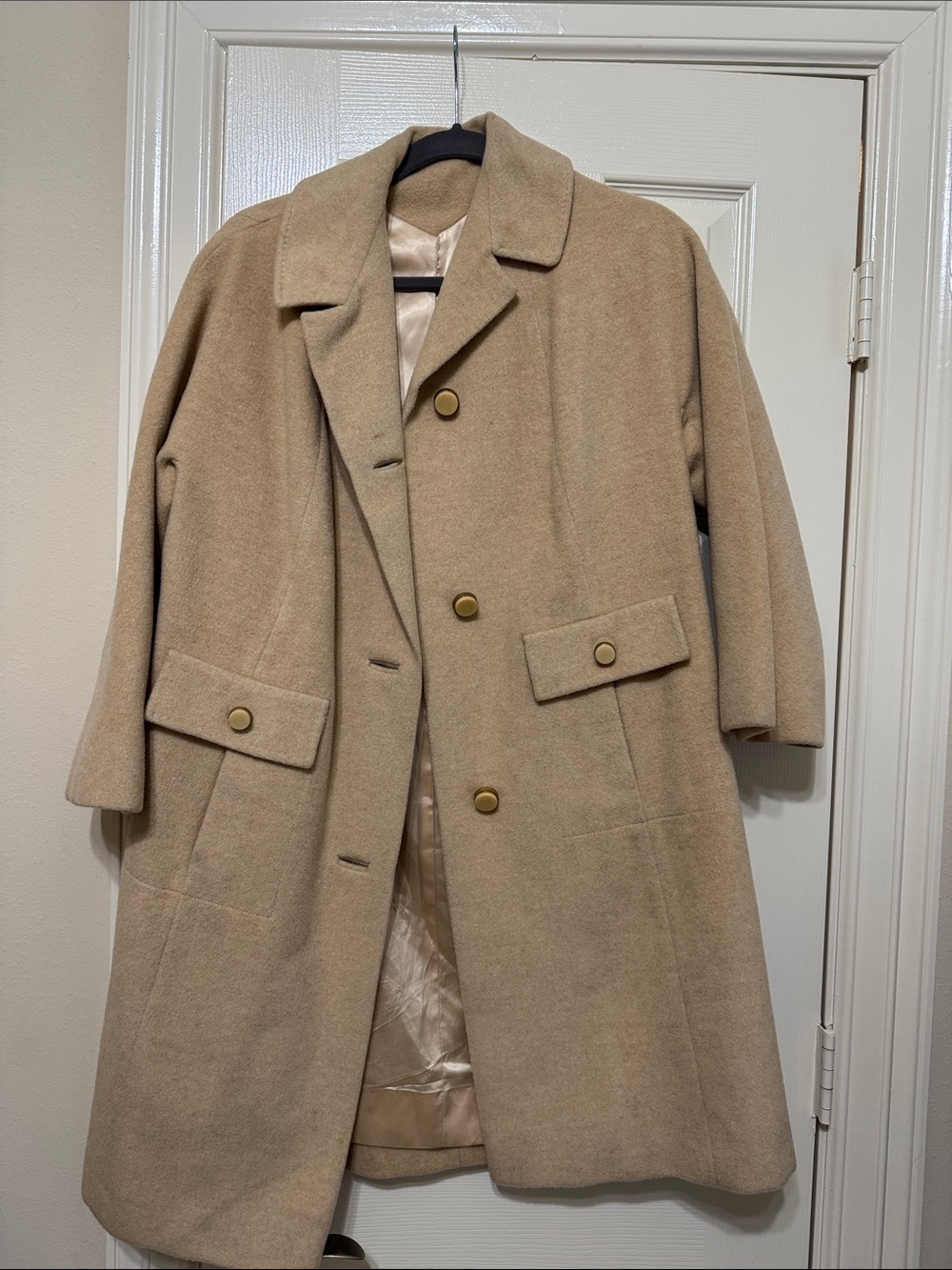Vintage Women's Beige Cashmere Coat - Elegant Everyday Outerwear